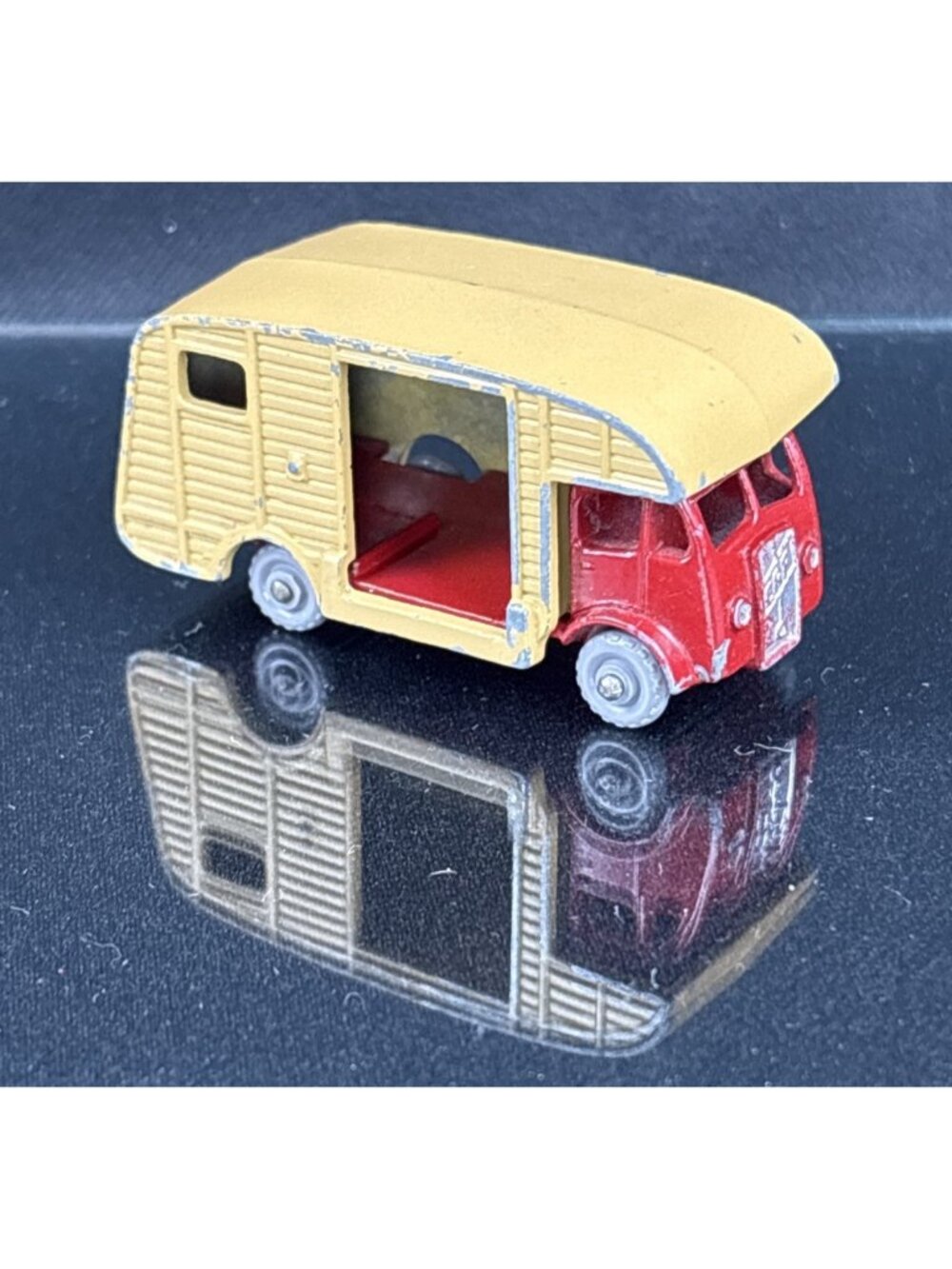 Vtg Matchbox Lesney Moko #35 Marshall Horse Box MK7 Red Tan Truck w/Gray Wheels